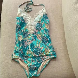 Like New! Floral Maternity Swimsuit - size S